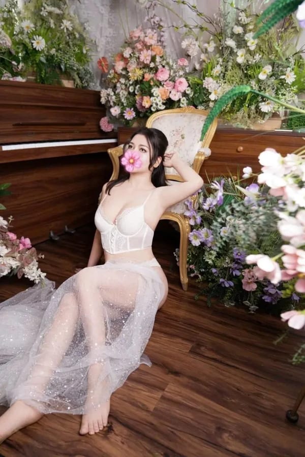 HUYỀN ANH - HÀNG MỚI SIÊU CHIỀU KHÁCH