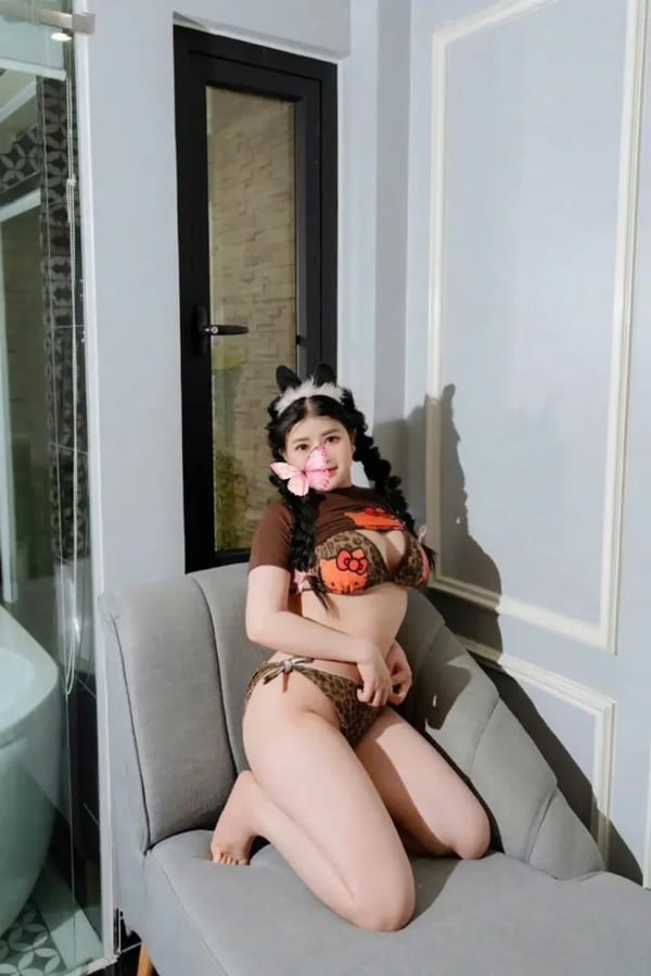 HOÀNG ANH 2k3 VÚ TO, BODY MƯỢT MÀ, GỢI CẢM QUYẾN RŨ